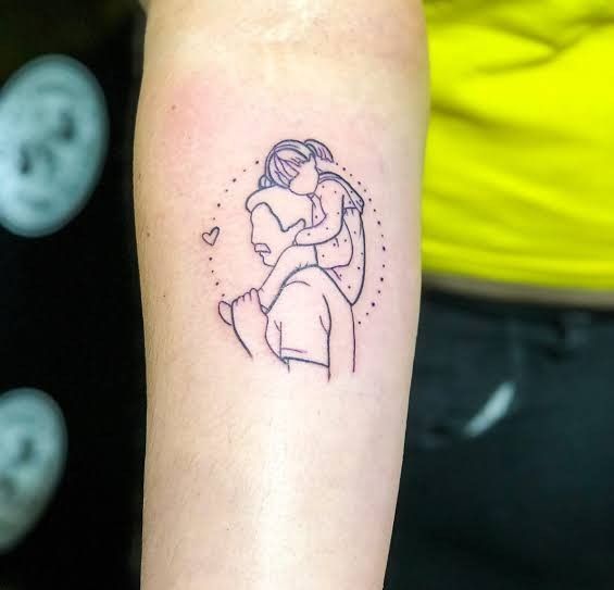 tattoo bố cõng con gái trên vai basic Hình xăm cha và con gái mini trên tay, phong cách đường nét, độ chi tiết cao, ảnh HD.