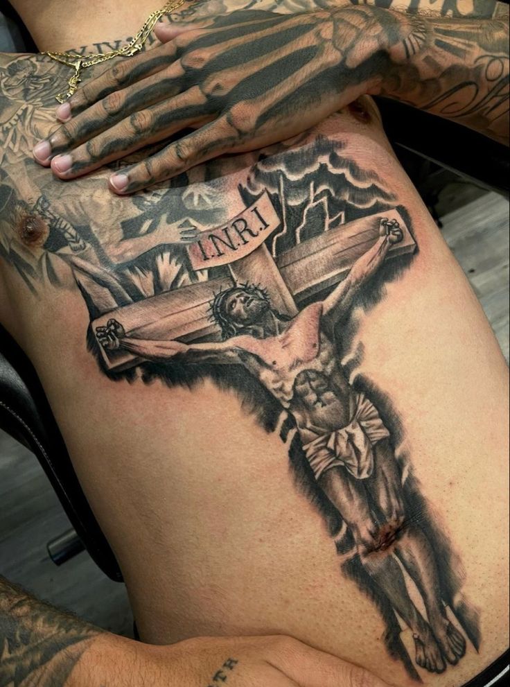 Hình xăm chúa Jesus trên ngực, phong cách blackwork chi tiết, ảnh chất lượng HD.