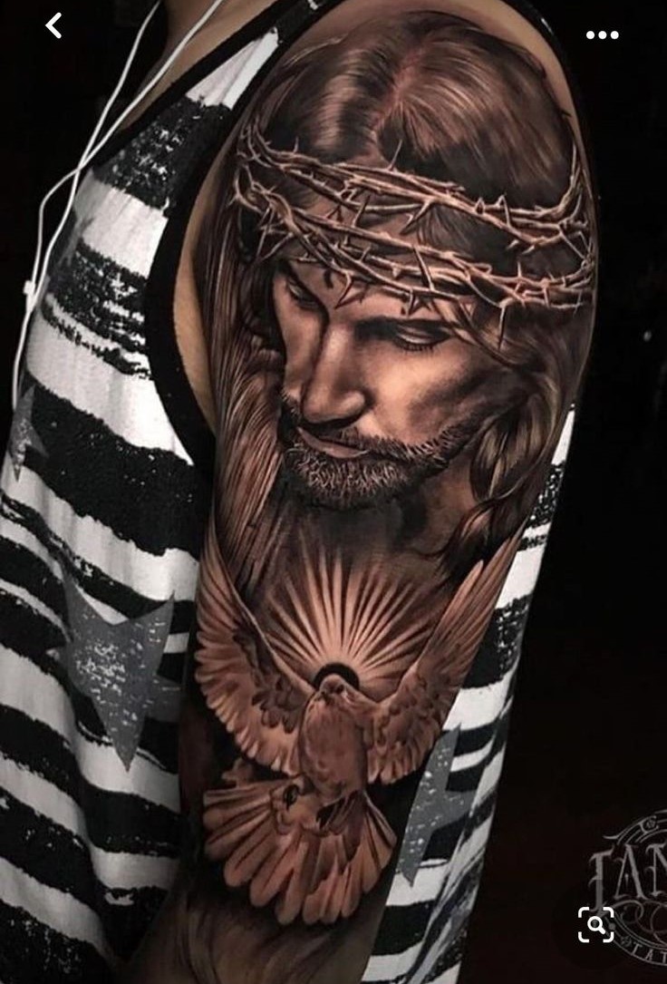 Hình xăm tôn giáo trên cánh tay, phong cách blackwork chi tiết, độ phân giải HD.