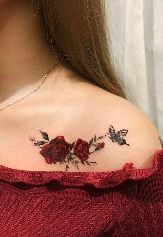 Tattoo hoa hồng đỏ và bướm siêu đẹp Hình xăm hoa hồng và bướm trên vai, phong cách màu nước, chi tiết tinh tế, độ phân giải HD.