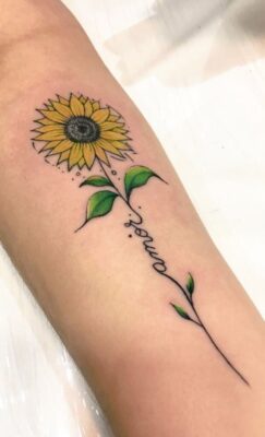 tattoo hoa hướng dương kết hợp với chữ Hình xăm hoa hướng dương mini trên tay, phong cách màu nước, chi tiết sắc nét, ảnh HD.
