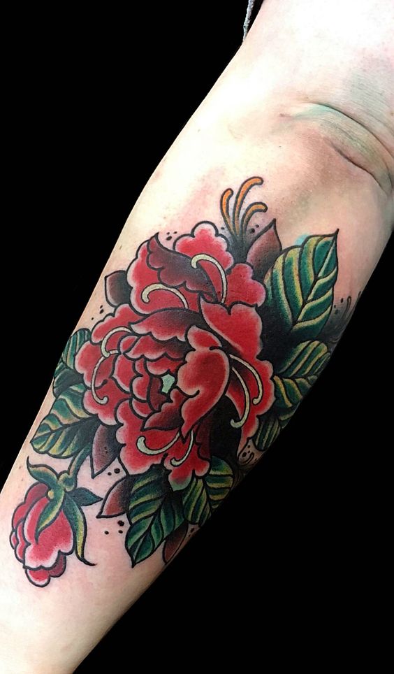Tattoo hoa quỳnh đỏ tuyệt đẹp Hình xăm hoa hồng cổ điển trên cánh tay, phong cách màu sắc, chi tiết rõ nét, độ phân giải HD.