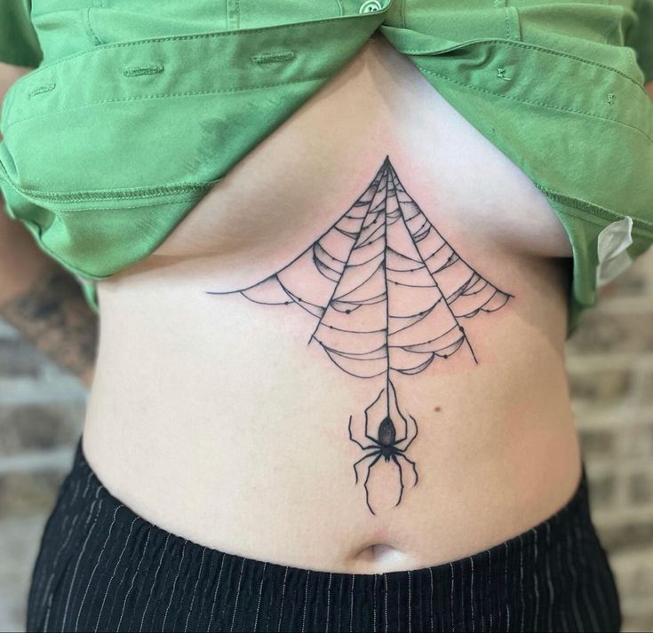 Hình xăm mạng nhện và nhện trên bụng, phong cách blackwork, chi tiết, độ phân giải HD.