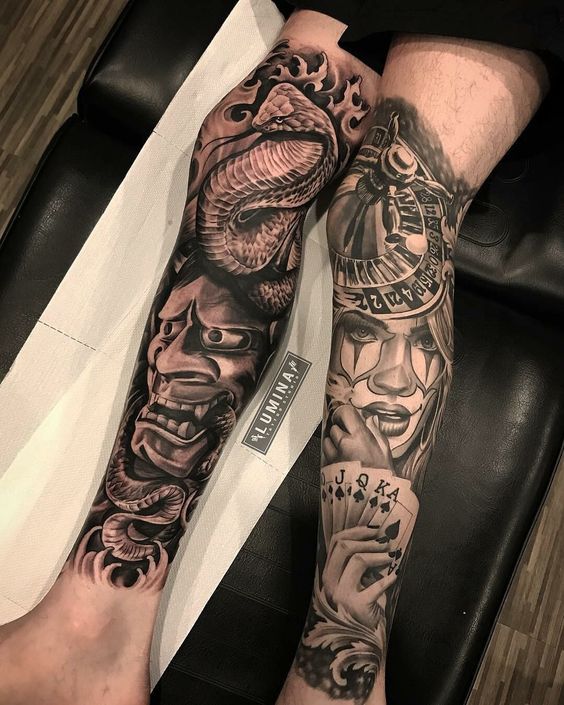 Hình xăm chân phong cách blackwork chi tiết, chủ đề rắn và mặt nạ, độ phân giải HD.
