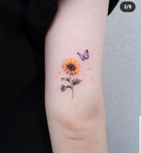 Hình xăm mini hoa hướng dương trong sáng trên bắp tay Hình xăm hoa hướng dương và bướm trên tay, phong cách màu sắc, chi tiết rõ nét, độ phân giải HD.