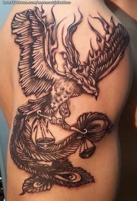 Tattoo phượng hoàng đơn sắc trên bắp tay Hình xăm đại bàng blackwork chi tiết trên vai, phong cách cổ điển, ảnh HD.