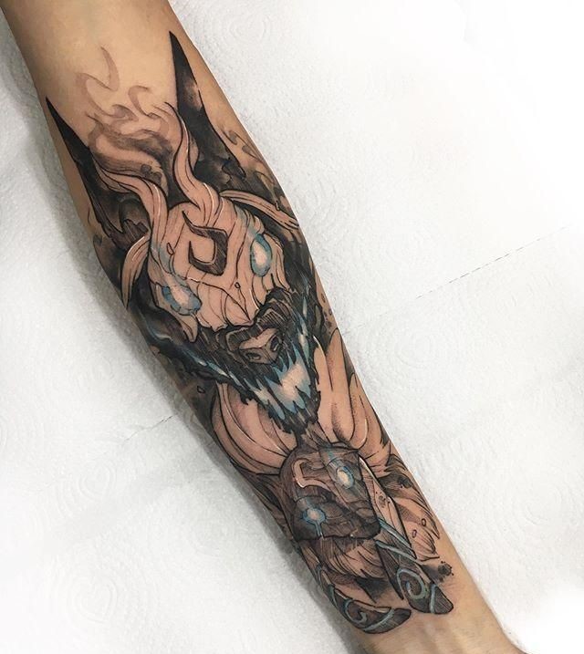 Hình xăm quái thú phong cách blackwork trên cánh tay, độ chi tiết cao, ảnh HD.