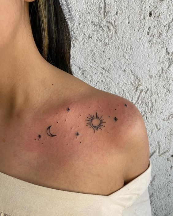 Hình xăm mặt trời và mặt trăng trên vai, phong cách blackwork chi tiết, ảnh chất lượng HD.