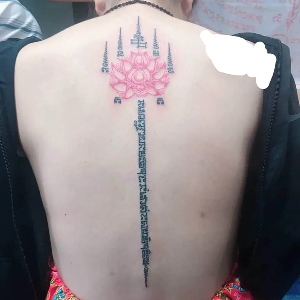 Hình xăm bùa Thái hoa sen