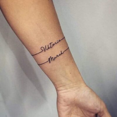 Ý tưởng tattoo vòng tay tên trên cổ tay Hình xăm chữ mini trên cổ tay, phong cách tối giản, ảnh độ phân giải HD.