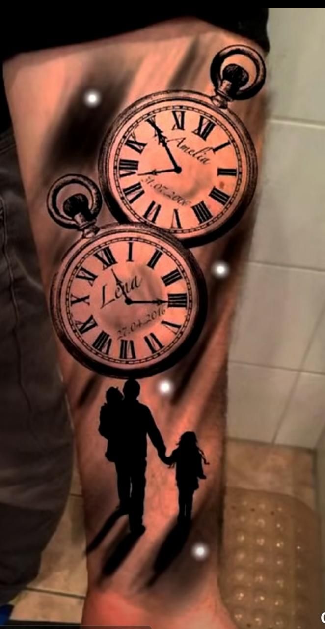 ý tưởng xăm hình đồng hồ cùng bố và con gái Hình xăm đồng hồ bỏ túi, phong cách blackwork ở cánh tay, chi tiết cao, độ phân giải HD.