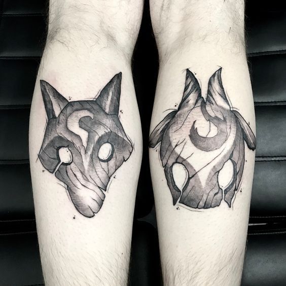 Hình xăm động vật phong cách blackwork trên chân, chi tiết sắc nét, độ phân giải HD.