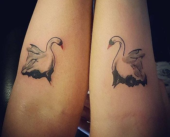 Hình xăm thiên nga: Biểu tượng của vẻ đẹp, sự duyên dáng